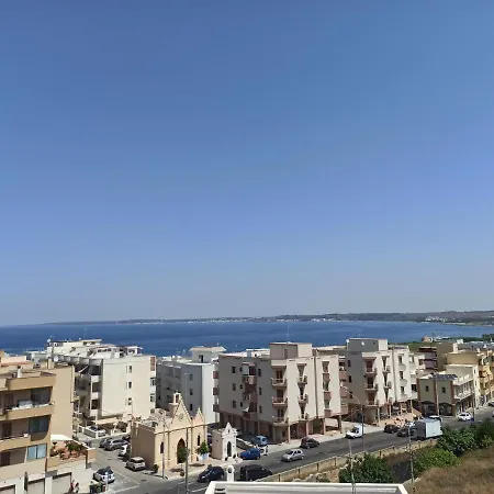 Casa Patrizia - A Due Passi Dal Mare Apartment *